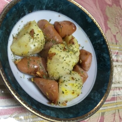 じゃが芋うっかり皮をむいてしまいました。生パセリもなくドライパセリで。
でも美味しかったです♪